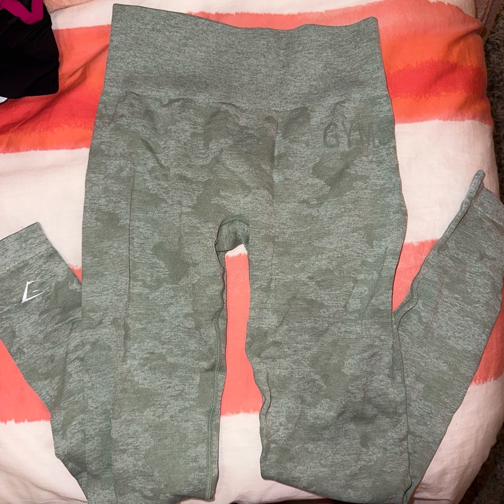 Gymshark camo leggings!! Great condition size small.